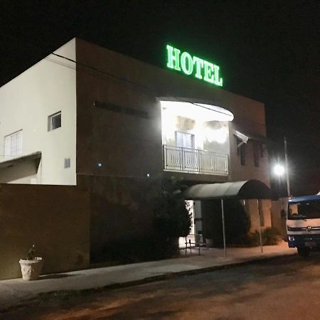 Oasis Hotel Severínia Buitenkant foto